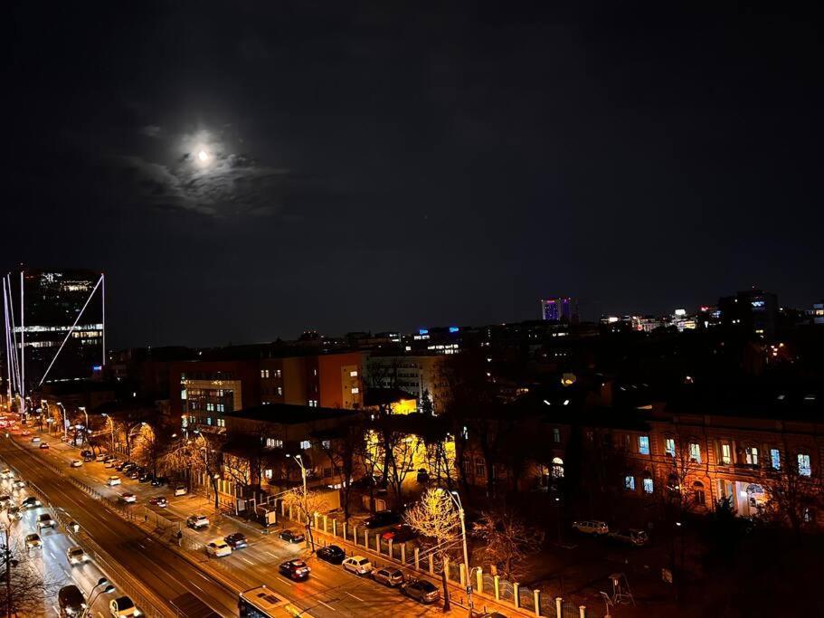 City View Studio In The Heart Of Bucharest Apartment Bagian luar foto