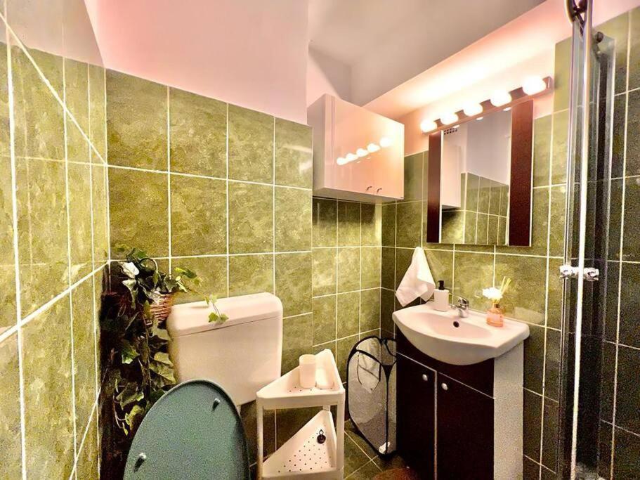 City View Studio In The Heart Of Bucharest Apartment Bagian luar foto