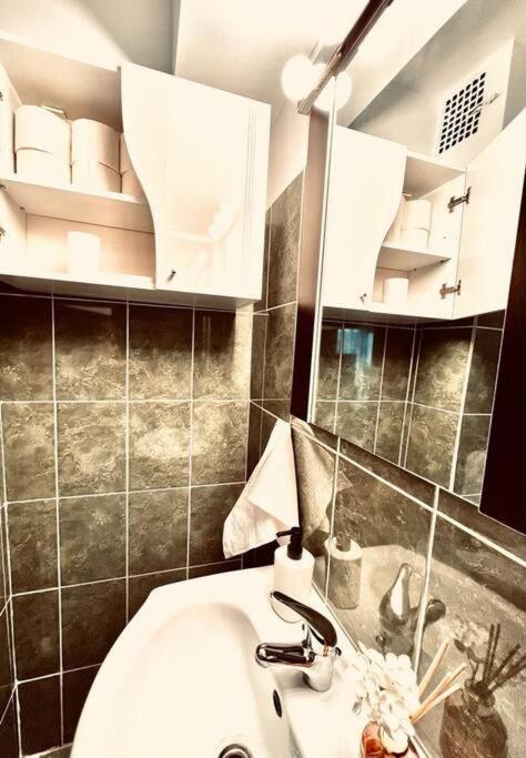 City View Studio In The Heart Of Bucharest Apartment Bagian luar foto